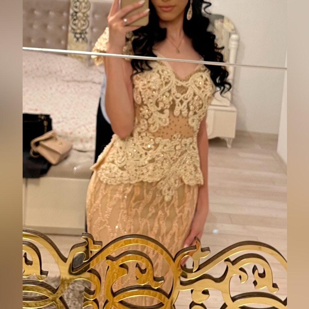 Elegant Cream Lace maxi dress size 4
